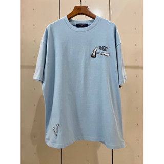 LOUIS VUITTON LV MULTI-TOOLS EMBROIDERED T-SHIRT IN BLUE เสื้อยืดคอกลมแขนสั้น แบรนด์หลุยส์วิตตอง