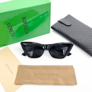 BOTTEGA VENETA CAT-EYE SUNGLASSES แว่นตากันแดดแบรนด์โบเตก้า เวเนต้า เลนส์ทรงแคทอาย