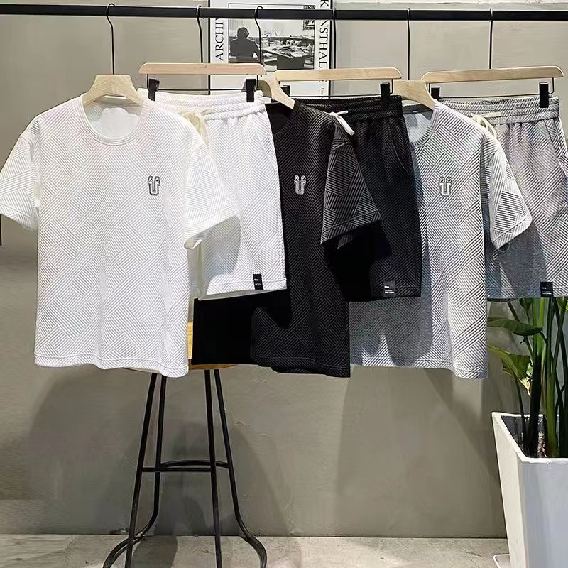 TS MEN เสื้อเซ็ตผู้ชาย กางเกงขาสั้นผู้ชาย (เสื้อ+กางเกงขาสั้น) ดีไซน์เก๋ ขนาดมาตรฐาน（สีดำ สีขาว สีเทา）TZ08