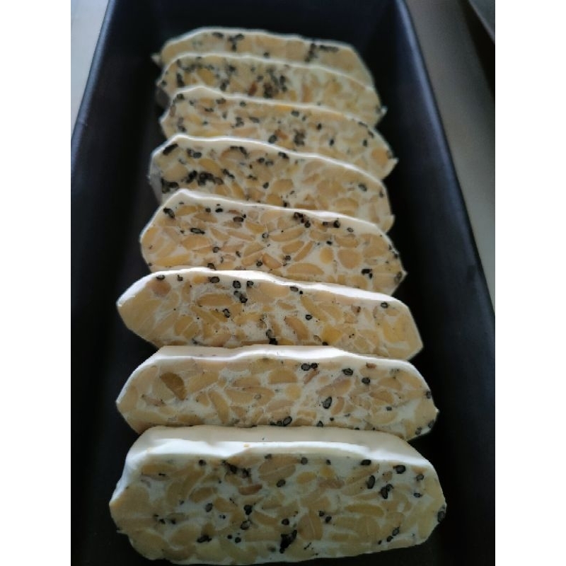 Tempeh sesame seeds เทมเป้งาดำ 100g.
