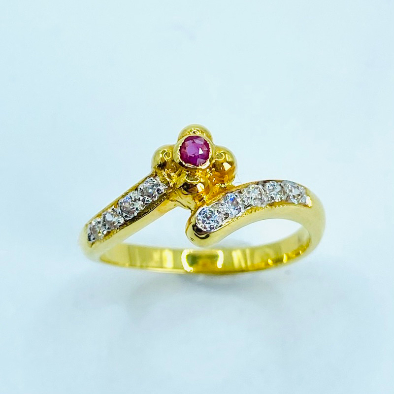 แหวนทอง size 50; แหวนทอง ดอกไม้ พลอยแดง ทับทิม ก้านเพชรสวิส A16222