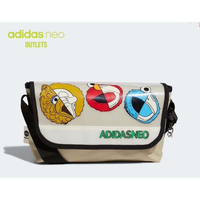 Adidasกระเป๋าสะพายข้างสำหรับผู้ชายผู้หญิงรุ่นใหม่ กีฬา ปรับสายได้(ขนาด： กว้าง30cm สูง17cm หนา9cm) ไม่มีจี้