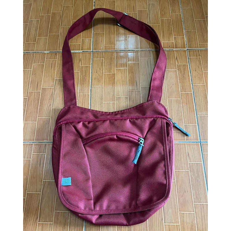 กระเป๋าสะพาย Eagle Creek สภาพมากกว่า 85%