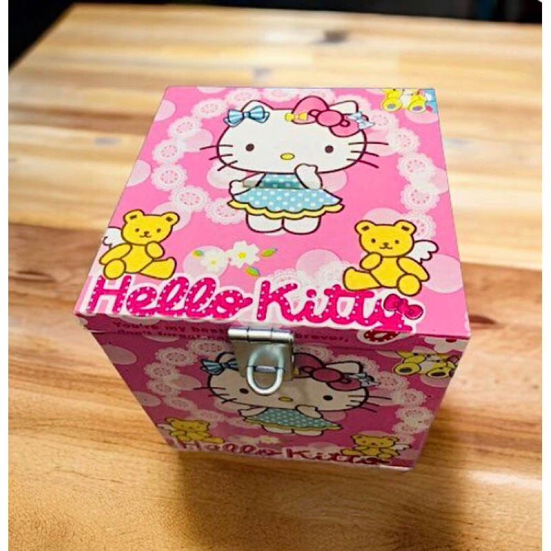 kittyกระปุกออมสินคิตตี้กล่องไม้กล่องTIPBOXมาพร้อมตัวล๊อคกุญแจ​ ขนาด6×6×6นิ้ว