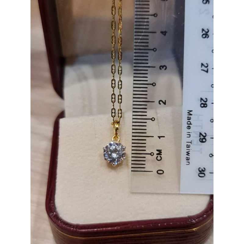 สร้อยพร้อมจี้ เพชร cz เกรดพรีเมี่ยมสวย ขนาด 1 กะรัต สวยน่ารักมากค่ะ สร้อยยาว 16 ทองแท้9k Italy375*