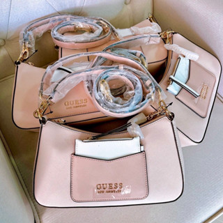 Guess Crossbody  มี 2 สาย สะพายไหล่ + สะพายข้าง