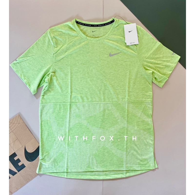 (ใส่โค้ด SXU2N6 ลดทันที 15% สูงสุด 30.- )เสื้อวิ่งชาย Nike Men’s Dri-fit Top run division