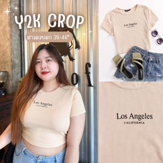 พร้อมส่ง| เสื้อครอปผ้าร่องไหมพรม Y2K พิมพ์ลาย Los Angeles สีครีมผ้านุ่มยืด