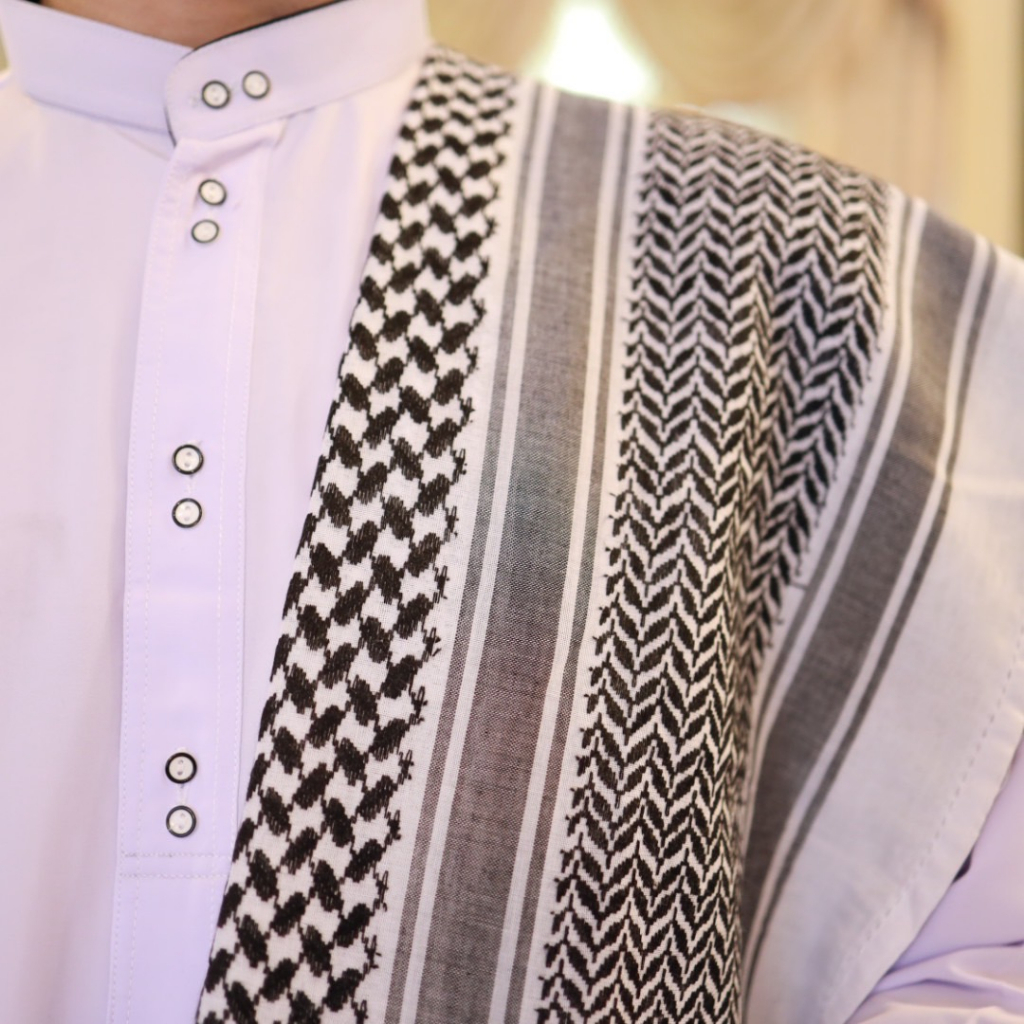 เสื้อกูรงชายแขนยาว ติดกระดุม 2เม็ด สีขาวโอโม่ 3 กระเป๋า (แขนปล่อย) รุ่น SHB05
