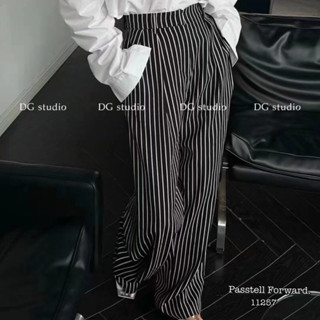 🇰🇷New🇰🇷  Korea black striped trousers  กางเกงขายาวลายทางดำขาว ทรงกระบอกใส่สวย