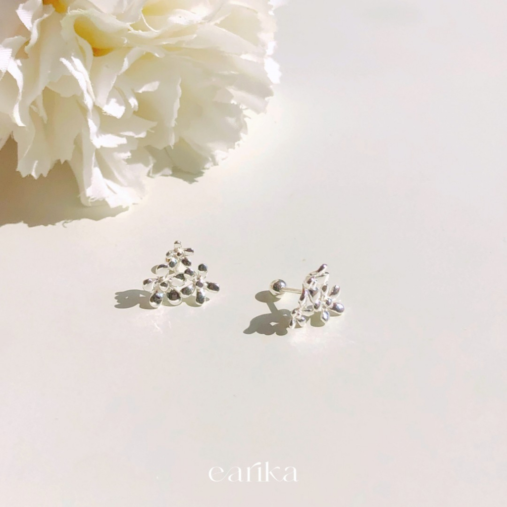 earika.earrings - blossom bunch piercing จิวหูเงินแท้จี้ช่อดอกไม้ เหมาะสำหรับคนแพ้ง่าย