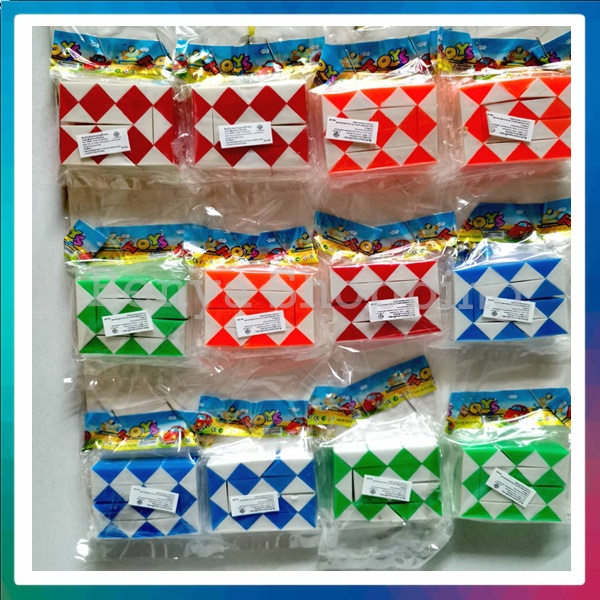 บิดงู ของเล่น งูบิด ของเล่นเด็ก งูบิดพลาสติก ก่อนยืด ขนาด 4-5 ซม.ของเล่น 1 แผง 12 ชิ้น คละแบบ