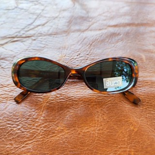 แว่นตากันแดดวินเทจ​ 90S Classic Tiger Dark Frame
กรอบลายกระ ทรงรีมน เลนส์สีดำ วินเทจแท้ หายากใส่ได้ทั้งชายและหญิง