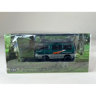 Mitsubishi Delica รถเหล็ก + สัมภาระอุปกรณ์ Scale 1:64 ยี่ห้อ Autobots