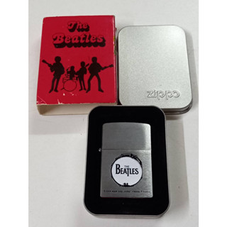 ZIPPO 200BTL.180 THE BEATLES   ผลิตปี2005  สีเงิน  ผิวโครเมี่ยมขัดด้าน ลายแบบสกรีน   ของใหม่ของแท้จากอเมริกา