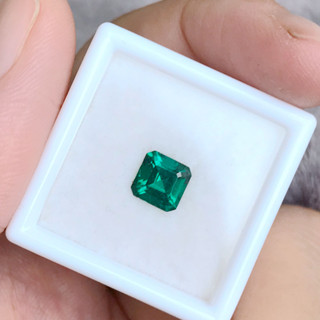 [พร้อมส่ง]มรกตสีเขียวสังเคราะห์ Lab created/Synthetic Zambian Color Emerald  สี่เหลี่ยม6x6มม Oct Step Cut1.03ct