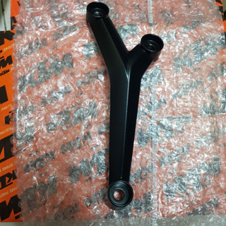 หูหิ้วเครื่องKTM DUKE250/390 RC250/390 ของแท้ New DUKE390