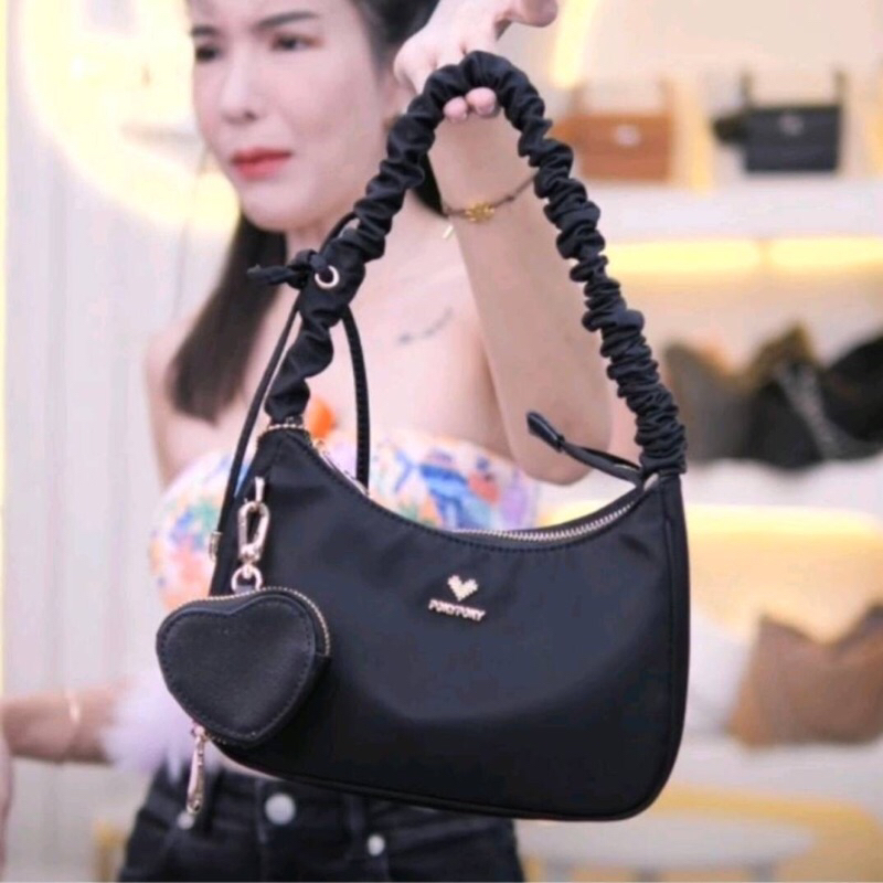 กระเป๋าponyponyshop888 ทรงปราด้า รุ่นwavy 8.5นิ้ว โพนี่โพนี่ ผ้าไนล่อน prada nylon