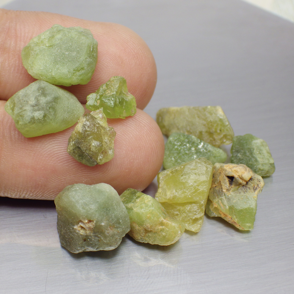 พลอย ก้อน สฟีน ดิบ แท้ ธรรมชาติ ( Unheated Sphene Titanite ) หนักรวม 50 กะรัต ราคา ถูกที่สุด ดีลบีเคเค แกลเลอรีภาพที่ 2