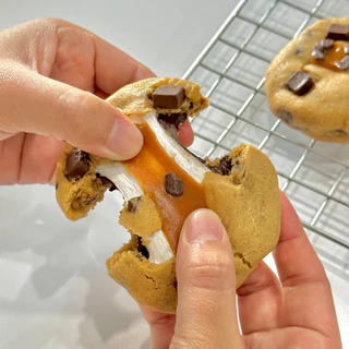 พรีออเดอร์ แต่ส่งจริงภายใน3วัน ใหม่!!🍪Soft Cookies Lava มาชเมลโล่ คาราเมล ท็อปด้วยช็อกชังก์ 💕