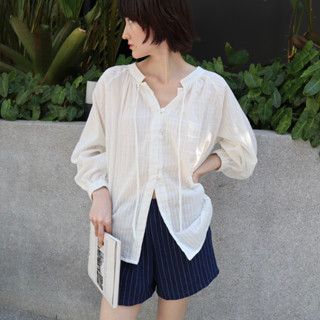 Theremin New Eza blouse (white lace) เสื้อเชิ๊ตลูกไม้คอจีนแขนยาว