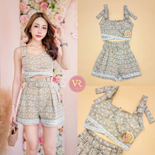 Set เสื้อสายเดี่ยวแต่งโบว์ช่วงไหล่ ช่วงอกมีฟองน้ำจัดทรงให้ด้วยค่า ชายเสื้อแต่งทบจับจีบด้านข้าง เนื้อผ้าลูกไม้