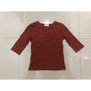 สื้อสีน้ำตาล ผ้ายืด แขน 5 ส่วน size m ป้าย Masy Jane