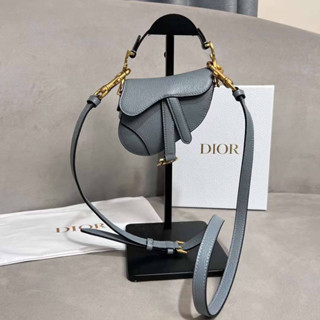 CHTISTIAN DIOR SADDLE MICRO SIZE 13Cm  ( สีใหม่ปีใหม่ มาพร้อมสายสะพาย คุ้มมาก ของเเท้ของสีใหม่กับ ปี่นี้มาพร้อมของเเท้ )