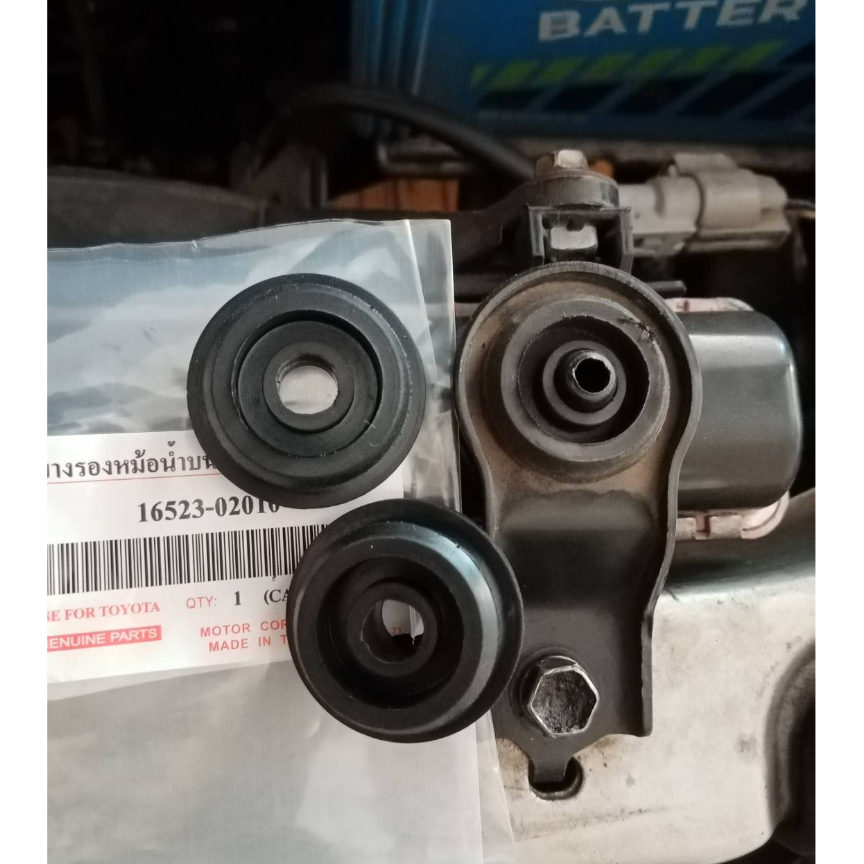 ยางลองหม้อน้ำบน Toyota wish 1ชุด 2ตัวOEM Toyota