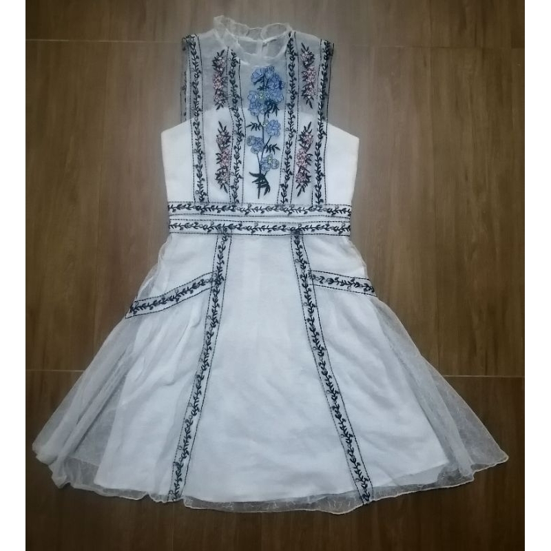 dress. เดรสสีขาว​ ออกงาน​ มือสองHoney me. z. S