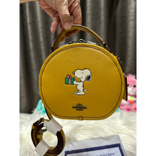 COACH X PEANUTS CANTEEN CROSSBODY WITH SNOOPY PRESENT MOTIF (COACH CF290) QB/FLAX MULTI COACH STYLE # CF290