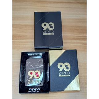 Zippo 49864 90th Anniversary Commemorative Design  ปี2022 ถังในสีทอง ตรงปี พร้อมกล่องเดิม สินค้าใหม่ยังไม่ผ่านการใช้งาน