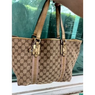 Gucci tote bag used like new good condition good price