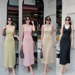 Tinty dress เดรสยาวแขนกุด เนื้อผ้ายืด มีเท็กเจอร์ในตัว คอวีเข้ารูปทรงสวย