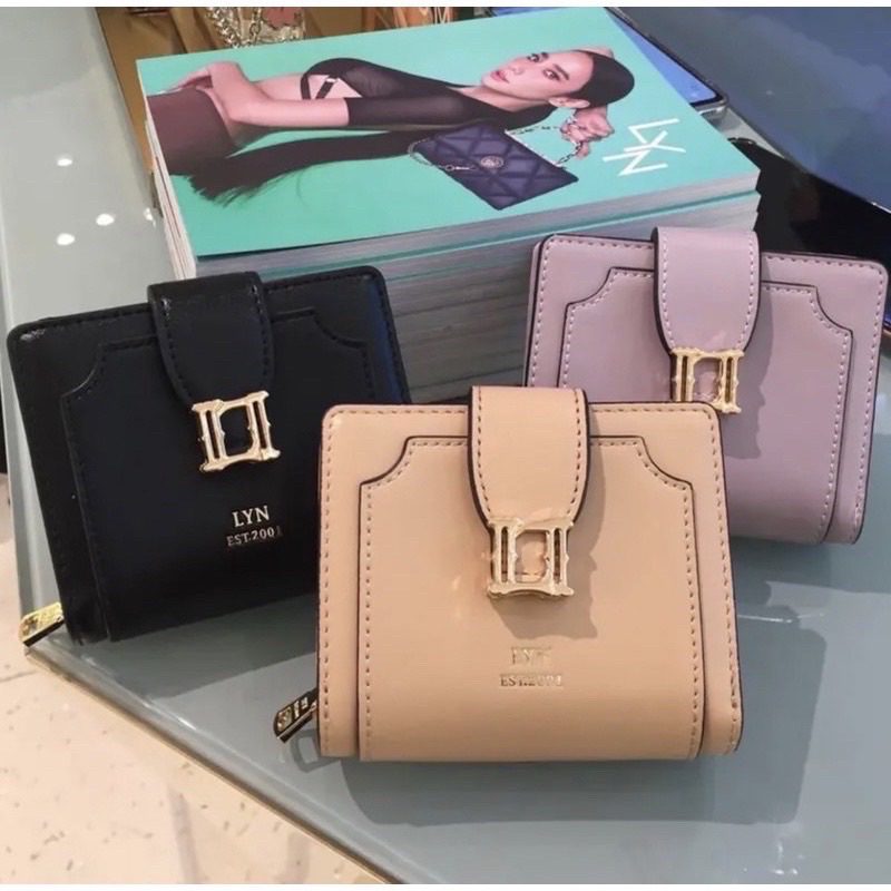LYN งานแท้ outlet กระเป๋าสตาง์คใบสั้น มีบริการเก็บปลายทางค่ะ