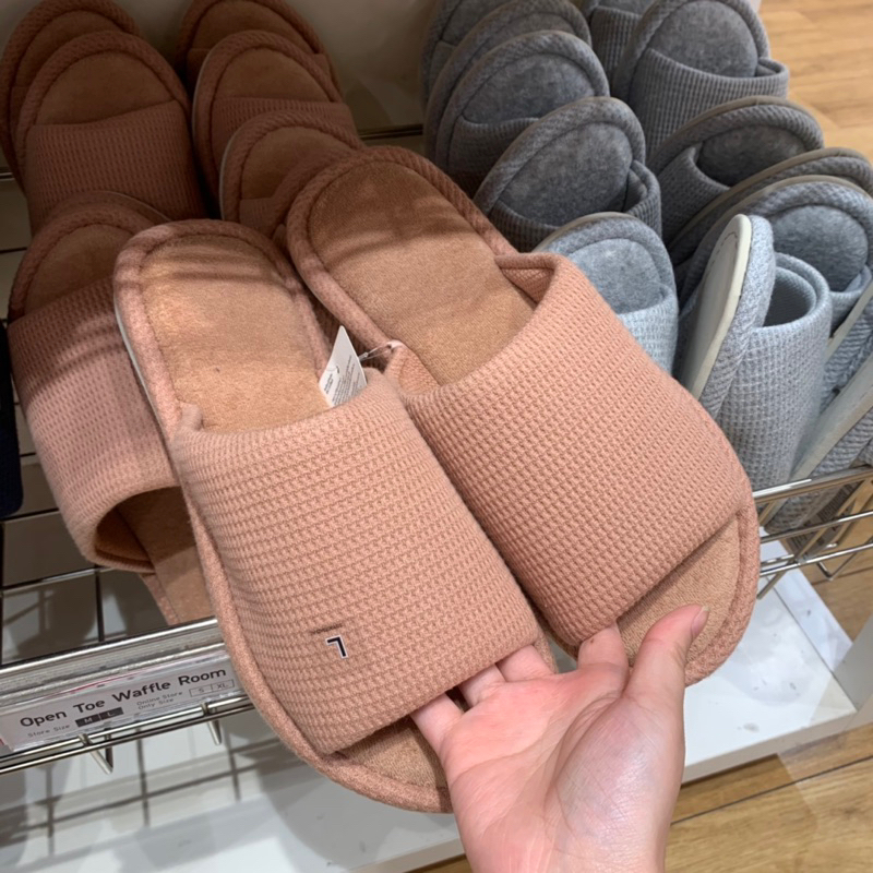 slipper แบบเปิดเท้า uniqlo 100% M L พื้นนิ่มหนาผ้าคอตตอน unisex ของแท้💯💯จากช็อป