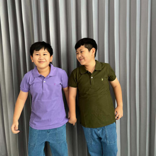 เสื้อโปโลเด็ก สีม่วงอ่อน และเขียวขี้ม้า สำหรับเด็ก น้ำหนักเริ่มต้นที่ 38 - 60 กิโล เป็นเสื้อทรงสลิมไม่มีกระเป๋า