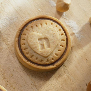 Nutella Biscuits 304 กรัม(g.) T22 คุ้กกี้สอดไส้ ช๊อคโกแลตนูเทลล่า มี 22ชิ้น/ห่อ BBE: 10/2026