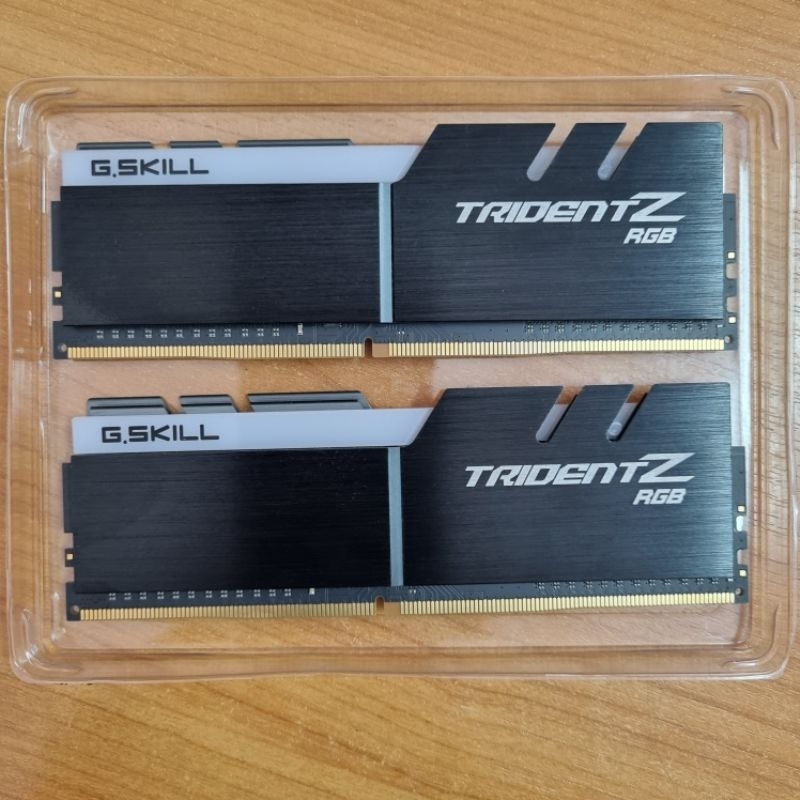 แรมพีซี DDR4 RAM G.skill Trident Z RGB 16GB (8x2) BUS 3200 ประกันใจ 10 วัน