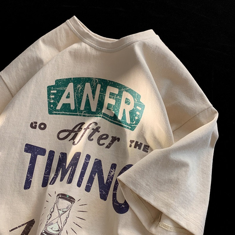 เสื้อยืดลายอักษรสุดคลาสสิค ผู้ชายผู้หญิงก็ใส่ได้ หรือจะใส่เป็นเสื้อคู่ก็ได้นะ