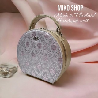 กระเป๋าผ้าไหม ทอลายไทยสวยงาม ทรงกลม with logo miko