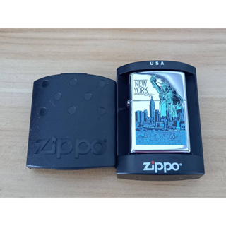 ZIPPO  NEW YORK CITY  HIGH POLISH CHROME COLOR IMAGE   สีเงินผิวโครเมี่ยมขัดเงา ลายแบบสกรีน  ผลิตปี2005