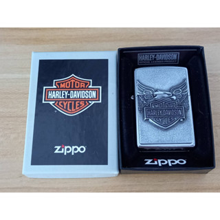 ZIPPO  20230 HARLEY DAVIDSON IRON EAGLE  EMBLEM ATTACHED STREET CHROME   สีเงิน ผิวโครเมี่ยม