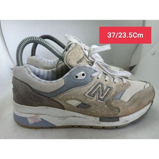 New balance Size 37 ยาว 23.5 รองเท้ามือสอง ผู้หญิง ผู้ชาย ผ้าใบ แฟชั่น ทำงาน ลำลอง เดิน  เที่ยว วิ่ง ออกกำลังกาย