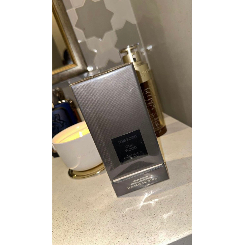 Tom ford oud wood (authentic 100%)