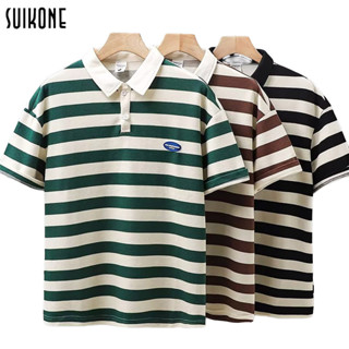 Suikone เสื้อโปโลผู้ชายแฟชั่นลายทางใหม่หลวมสบาย ๆ แขนสั้นด้านบนคู่รุ่นเสื้อยืดผู้ชายสไตล์