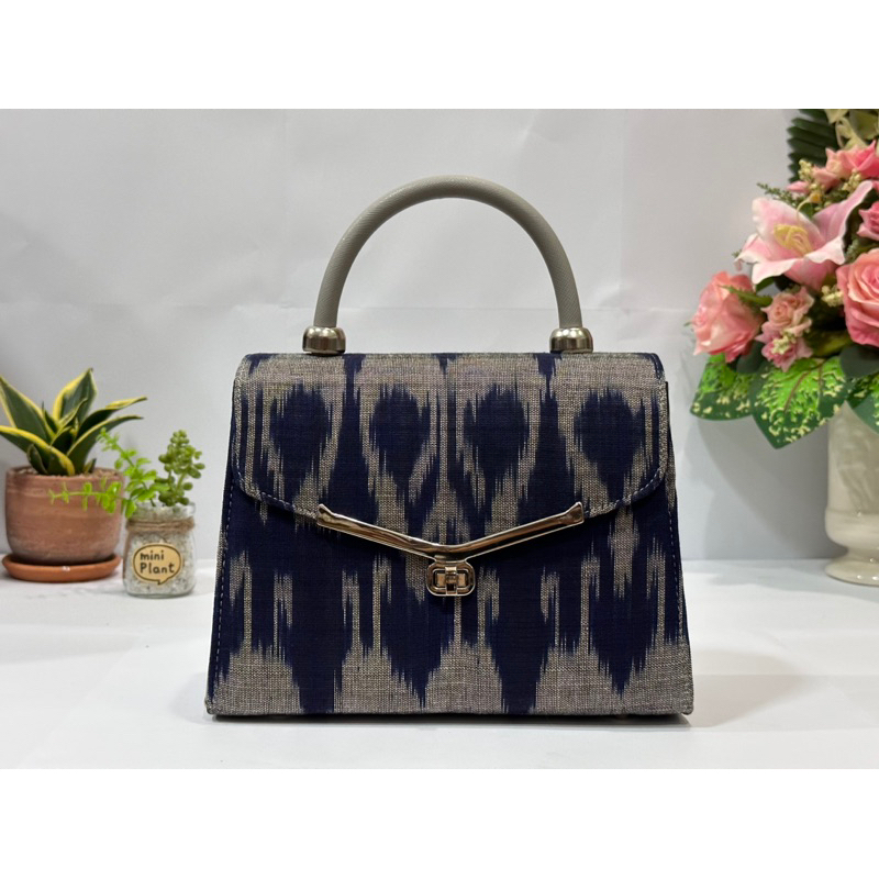 กระเป๋าผ้าฝ้ายทอมือ by PINYADA