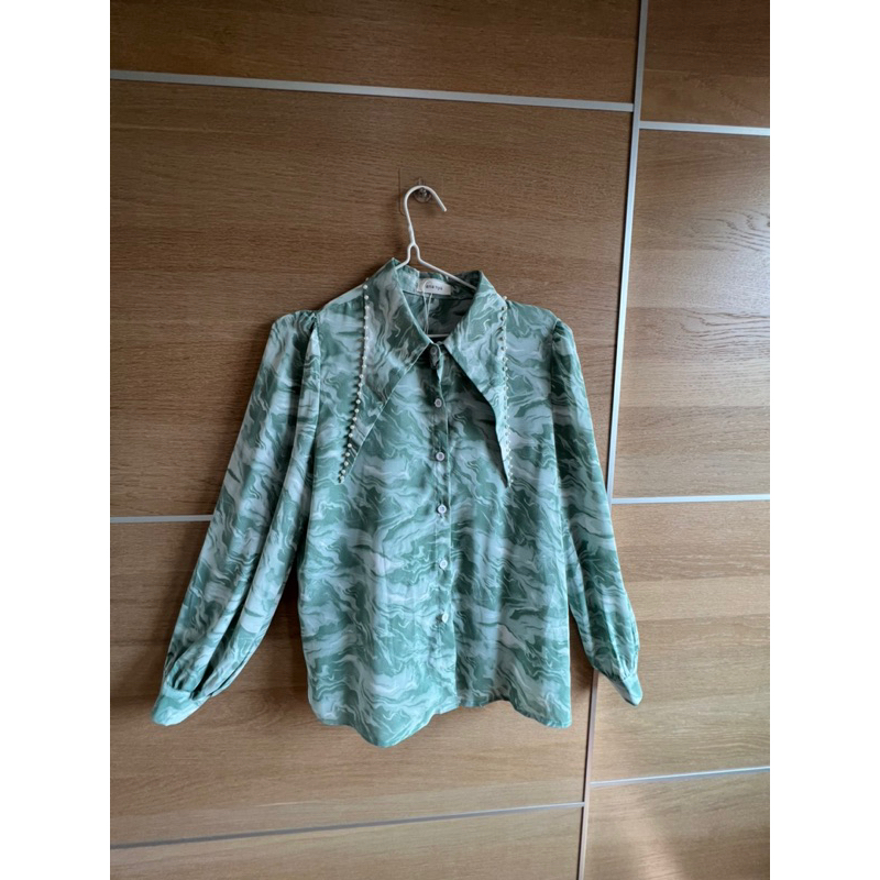 Ananya x cotton Shirt แต่งมุก งานใหม่ สีเขียวสวย อก 36 ยาว 24 • Code : 096(2)