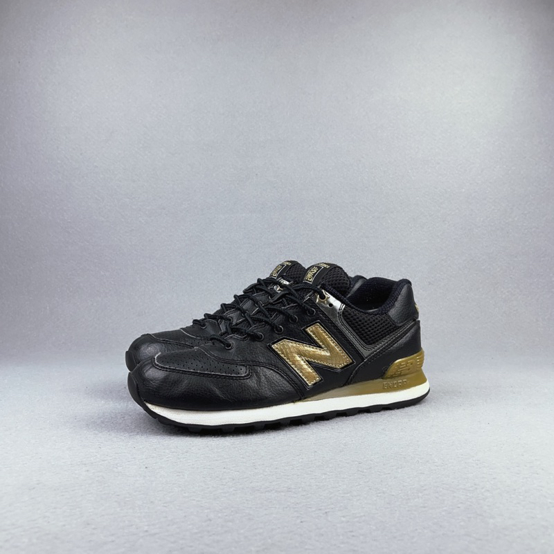 รองเท้ามือสอง New Balance 574 ของแท้𝟭𝟬𝟬%  ▫️𝗦𝗶𝘇𝗲 : 41.6𝗲𝘂 |  26𝗰𝗺