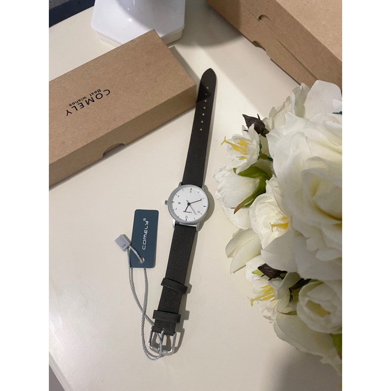 นาฬิกาข้อมือผู้หญิง Comely